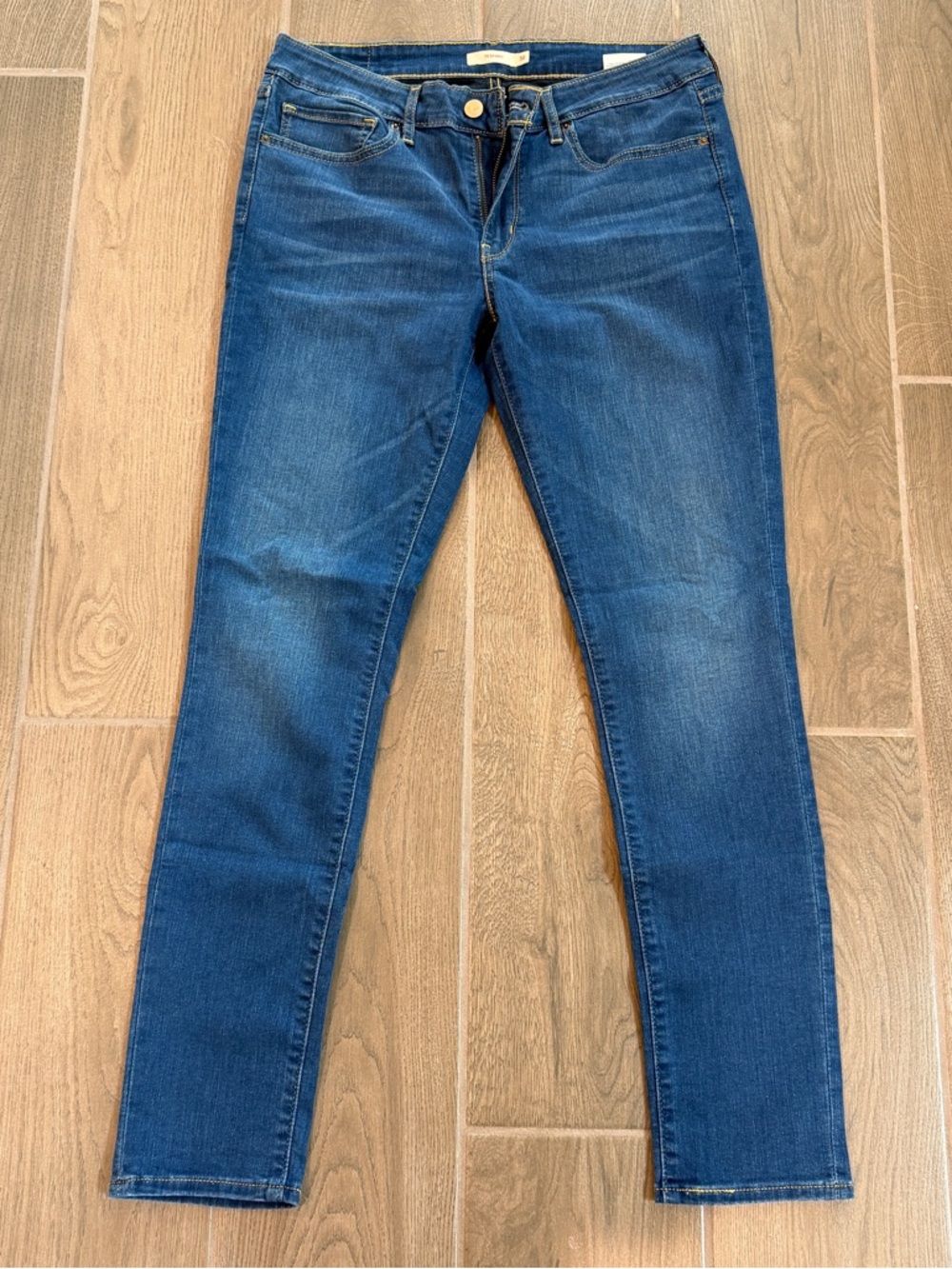 Levi’s Women’s 711 The Skinny Jeans in Dark Blue Color Stretchy Jeans sz 30